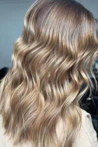 #softeffortlessblonde #softeffortlesshair #softeffortlesswaves #bronde #brondehairinspo #thatmelttho #blendingofcolours #meltinghaircolour #brondehairdontcare #lowmaintenancehair #oldmoneyaesthetic #shinyhealthyhair #milkshakehaircare #cloudninestraightnercurls #kshe #foxyblondefoils #healthyhaircareroutine #ipswichhomesalon #augustineheightssalon #homesalon #smallbusiness #behindthechair #ipswichblondespecialist